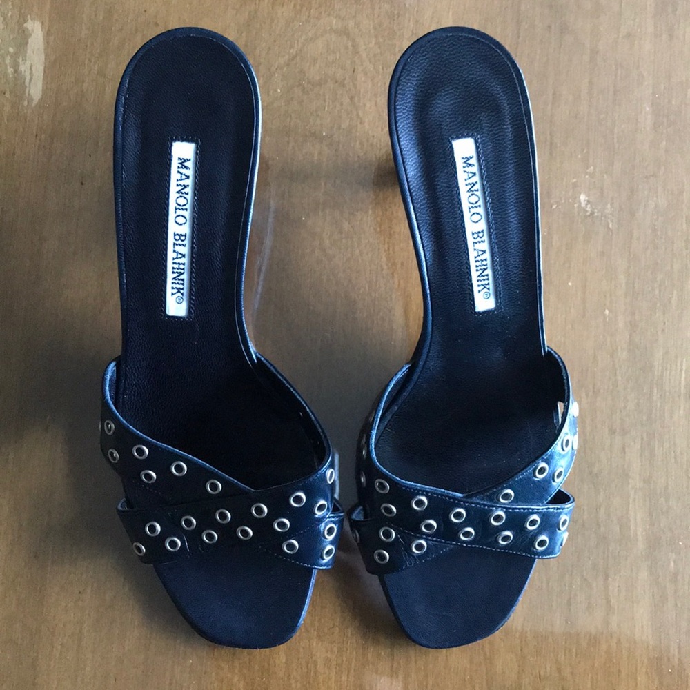 NWOT Manolo Blahnik BlacK Leather Mules